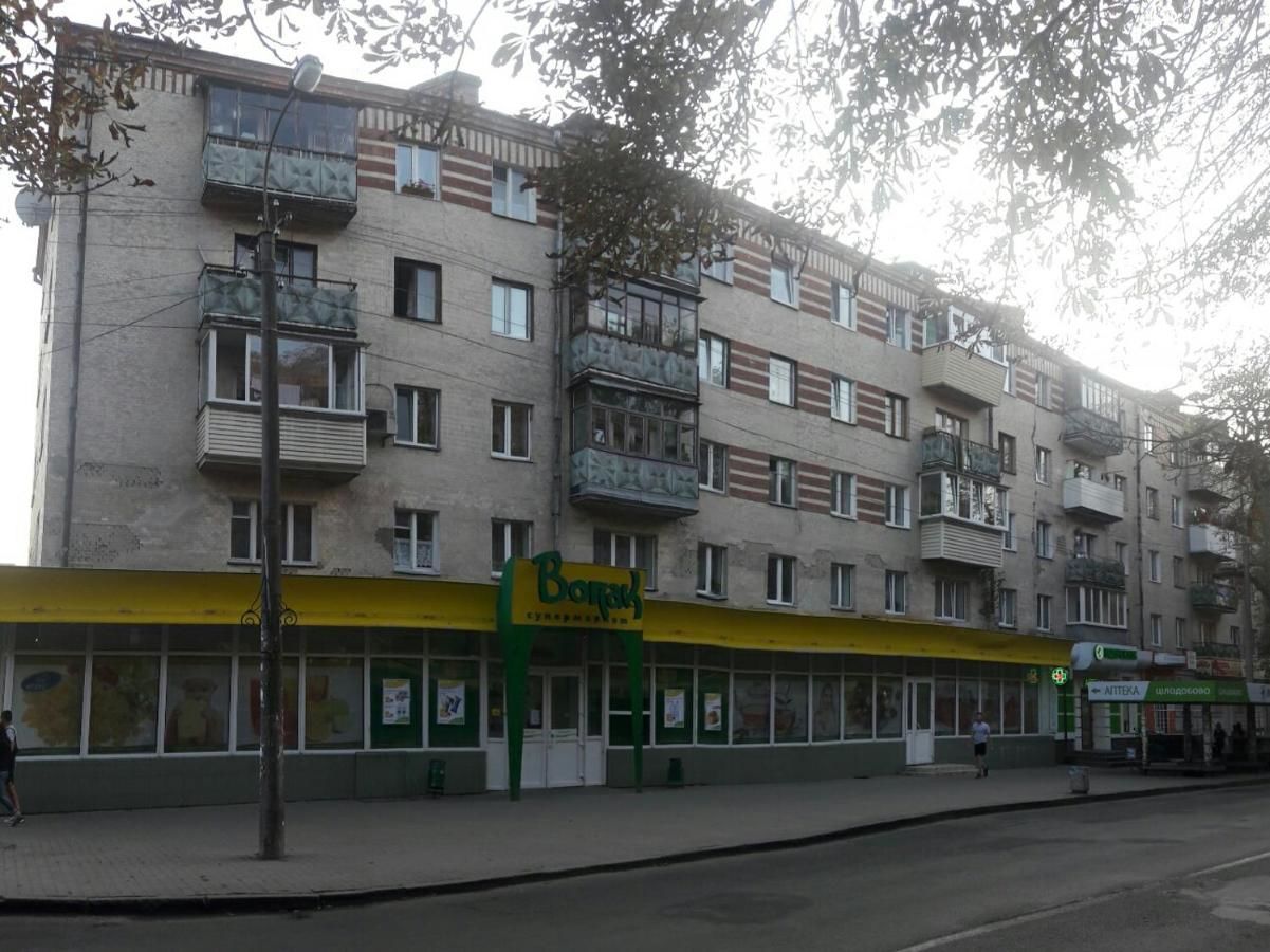 Апартаменты 3- х комнатная квартира в центре Ровно-33