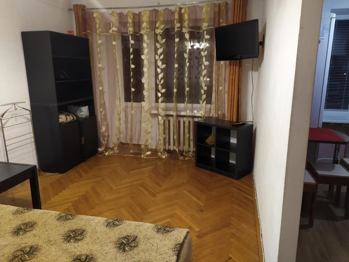 Апартаменты 3- х комнатная квартира в центре Ровно-11