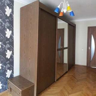 Апартаменты 3- х комнатная квартира в центре Ровно Апартаменты с балконом-15