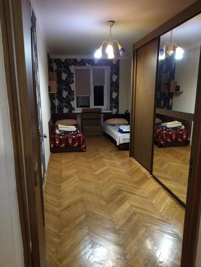Апартаменты 3- х комнатная квартира в центре Ровно-16