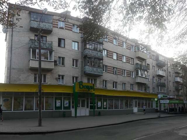 Апартаменты 3- х комнатная квартира в центре Ровно-32